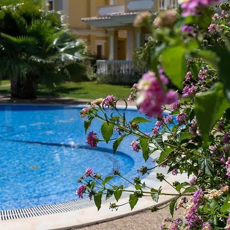 Sunny Escape W Pool & Garden By The Coast Exclusive