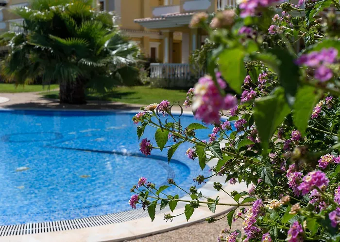 Sunny Escape W Pool & Garden By The Coast Exclusive