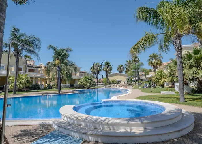 Willa Sunny Escape W Pool & Garden By The Coast Exclusive *