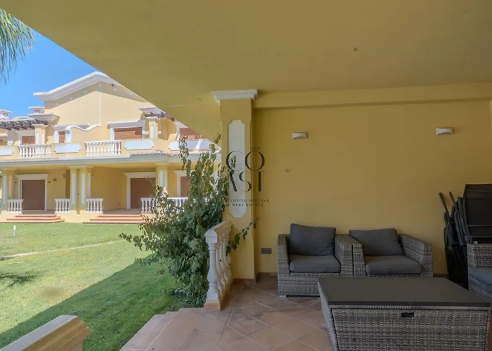 Willa Sunny Escape W Pool & Garden By The Coast Exclusive *